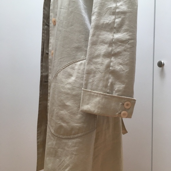 Hooded rain coat with belt - Picture 4 of 9